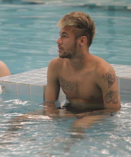 ɳҽყɱαɾ | :)) #tyler .. auchh mi-a cazut slipu . oh hey , adda CLICK; nu vrei sa vii aici in apa?sunt gol=))))))))
