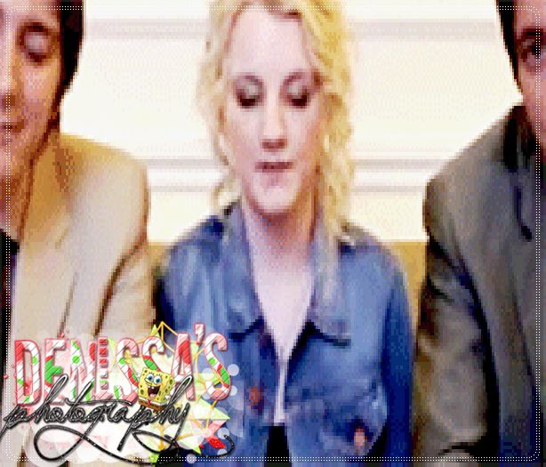 ┊deɴιι┊¤îşi pune mâna la gură abţinându-se să nu râdă şi îşi mută privirea¤ - Epii 04 _ Whats my name