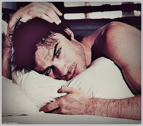 #► Dormim...|o trage dupa el in camera aia si se intinde pe patu din paie|