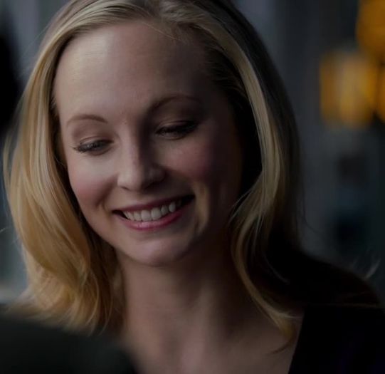 ᵔᴥᵔ -- Bine, tu ce faci ? :* #Hayley . __CLIck__; Daa, ca să te holbezi la toate fu..fele , nu ? :w #Klaus
