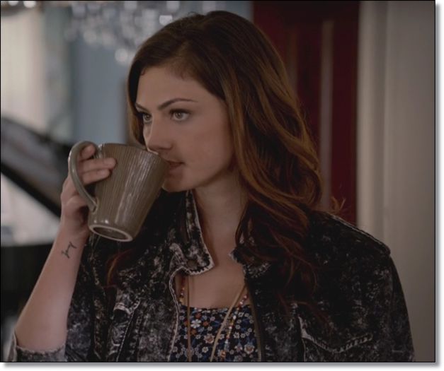 ✿ - Hey! #elena *bea bere* Daca da reactii neplacute cu pastilele tu ma duci la spital:))) #fane