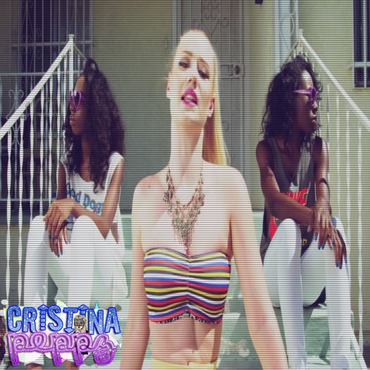 ♡ cσνєη ♡ *se preface că se îneacă* HELP