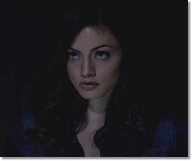 ✿ - Si am ramas doar noi 2. Ce vrei sa facem ca sa nu ne plicty.*se intinde pe canapea*