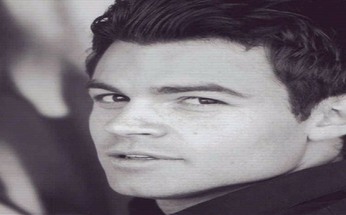 click *se urca sus langa kat si se uita la poza* Ce jmk de jmk sunt=))))); *se uita de sus la fane* Si doar nu te astepti sa pup nasoiul ca sa treaca,nu ? =)))))))))$#Fane
