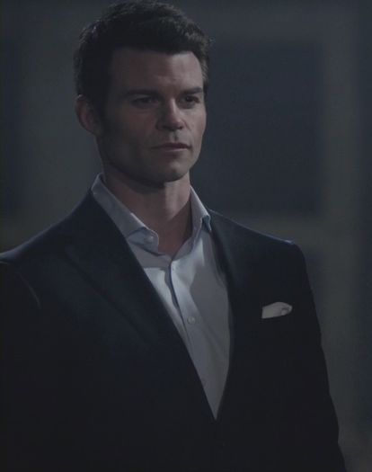 *arunca de la etaj cu pene de la fata de perna si dispare iar..* =)) - here - episode 23 - done