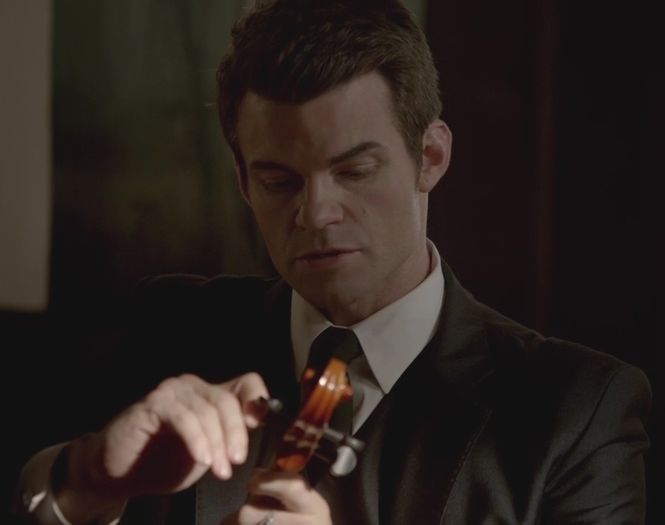 *apare in fata ei canta la vioara si zice* SUNT SUPARAT PE TINE FA! *dispare* =))))))))))))))