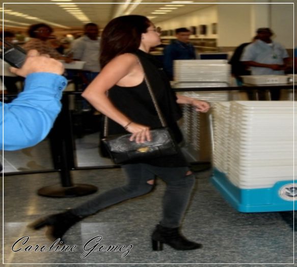  - x - SG - 12-07-2014 - Embarcando no aeroporto de Miami FL