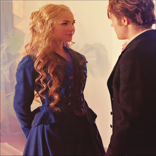 ♡♒ƊєιυυAмєƖƖ☁; stai bine ? #se pune pe jos