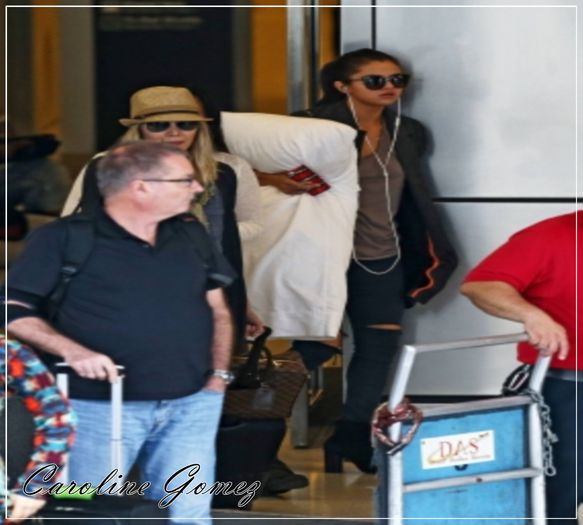  - x - SG - 11-07-2014 - Desembarcando no aeroporto de Miami FL - SMG