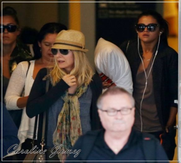  - x - SG - 11-07-2014 - Desembarcando no aeroporto de Miami FL - SMG