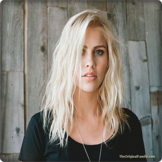 ☼ - <îi dă tare peste mână> plec dacă vreţi să vă f..teţi dragă :)) obsedato #lexi