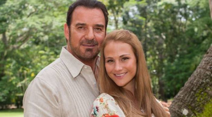 936510_255760804579372_1870064990_n