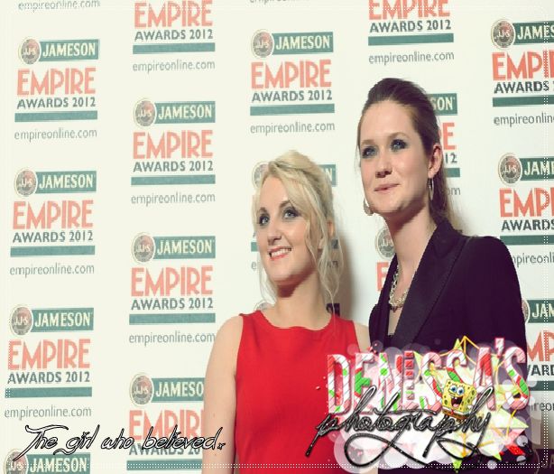 ┊deɴιι┊mi-am rupt toate oasele într-un mare fel. (cl); şi ştii .... mă gândeam că POATE mă şi ajuţi ZIC . ¤încearcă să se ridice¤
