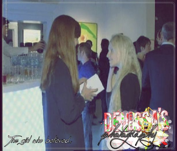 ┊deɴιι┊merg pe gard, mă ţin de drum. habar n-am. ¤oftează¤ (cl); nu mai avem nici acoperiş, ai văzut? =))
