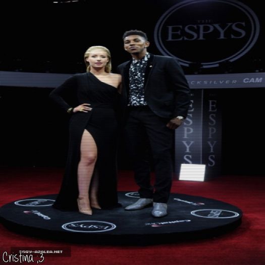 ♡ cσνєη ♡ *tresare și o aruncă pe nisip* omg unde e copilul ? :o