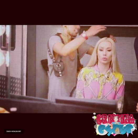 ♡ cσνєη ♡ păi bine că l-ai spălat, acum du-te și spală-te și tu bc puți CL; and tu l-ai găsit ? nu, atunci dă-mi-l :))) *ia copilu înapoi*
