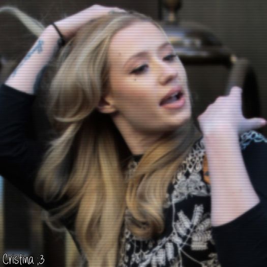 ♡ cσνєη ♡ n-a fost așa greu #neymar ; *se urcă pe casă și pune lemnele* of, și cu ce le prindem ?