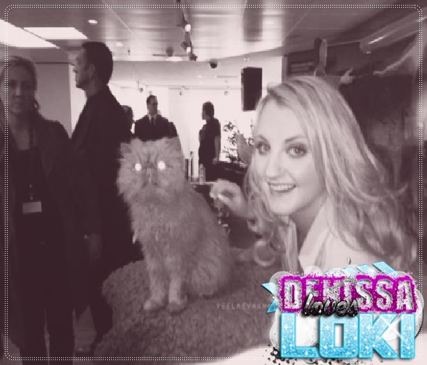 ┊deɴιι┊am zis şi eu aşa. ¤se ridică de pe nisip şi se scutură¤