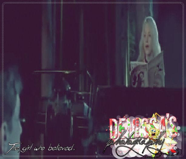 ┊deɴιι┊¤se pune pe o stâncă lângă cascadă şi îl lasă pe Guţă să zboare p-acolo¤ (cl); [GUŢĂ ESTE CRUSH-UL MEU, îhh GIF-ul ăla de aseară. =)))))) ]
