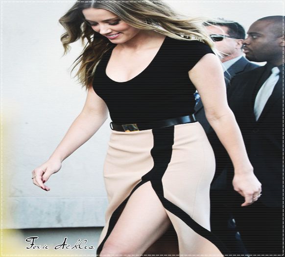 ♡❧`⇒.; -vine și se așează pe jos- salut :).