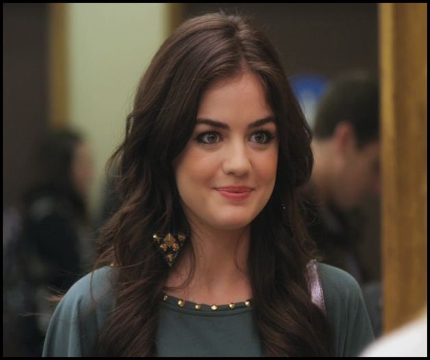 .•*´♥`*•.  Hey! Ce faci? :* *se duce langa ea*