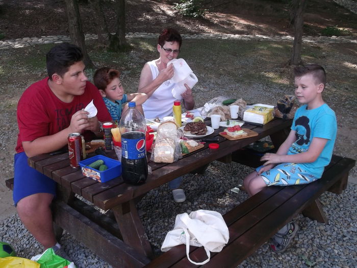 LA ATAC ....INAINTE !!!!! - NEPOTII IN TIMPUL LIBER