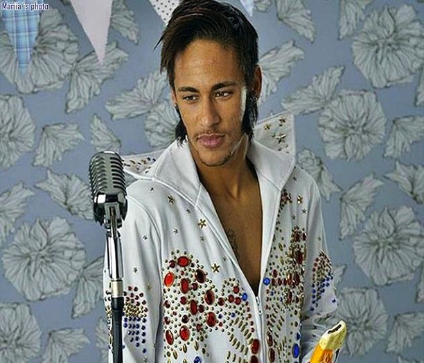 ɳҽყɱαɾ | mai bine un snitel cv :-? :)) #ely *CL*; eu zic sa ma apuc de reparat acoperisul ... :) *ia niste lemne,paie etc*
