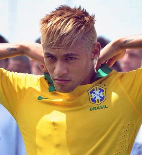 ɳҽყɱαɾ | *bombane lucrand* sa nu m`ajutati niciuna,noo *CLICK*; lasa ca doar ely , katic &amp; denii vor dormi in casa cand reparam acoperisu ;-h :)))
