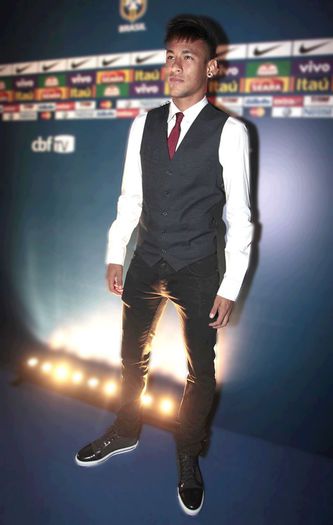 ɳҽყɱαɾ | daaa, banane alea alea :)) *se aseaza langa ely si se uita la ceilalti* :) =)) *CLICK*; maaa,nu mai vorbeste urat:))) #deiuu
