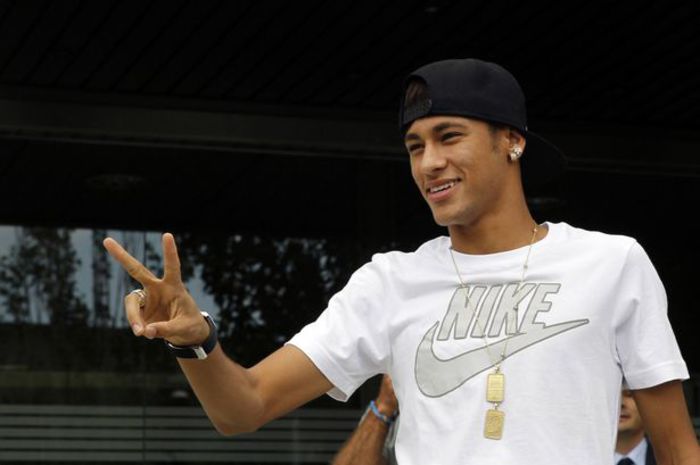 ɳҽყɱαɾ | resemneaza-te,sigur n-o sa plecam prea curand... #deiuu *CLICK*; * pune capul pe ely * te deranjeaza ? :-?
