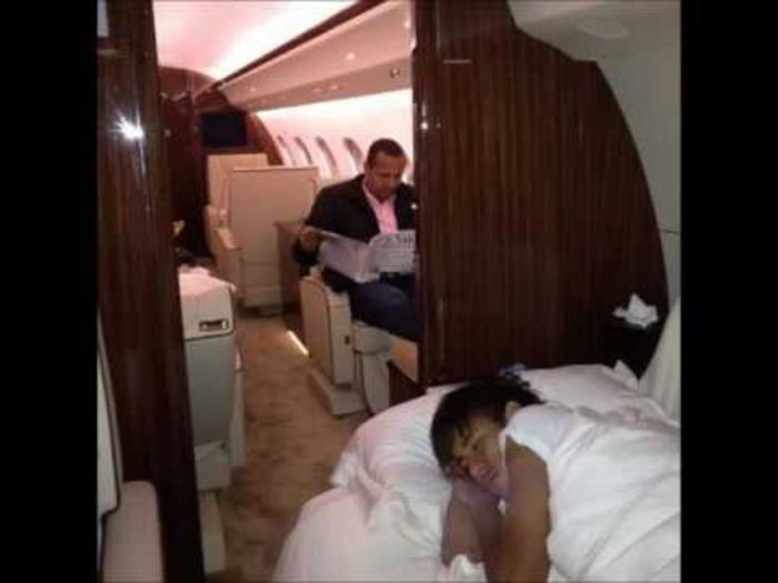 ɳҽყɱαɾ | doarme cu katic in cocioaba .. *casca si adoarme langa focu de tabara*