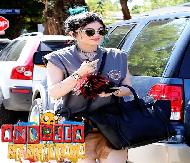 ∂єєα|Atunci eu ce p;;lm fac cu ele ? ¤le aruncă pe jos¤