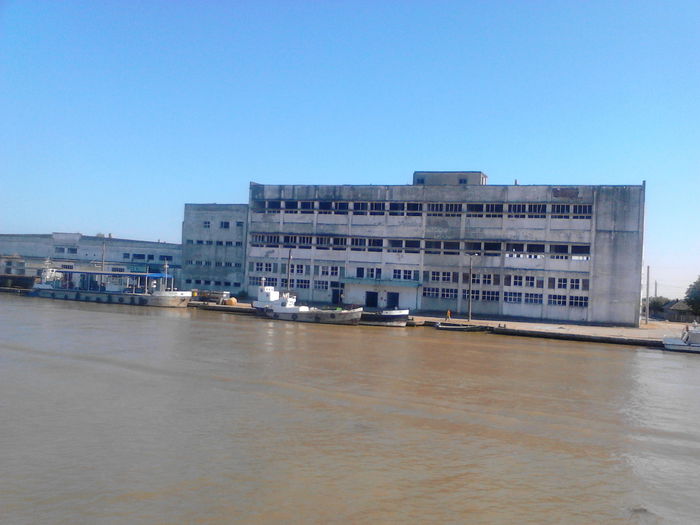 fosta fabrica de conserve de peste