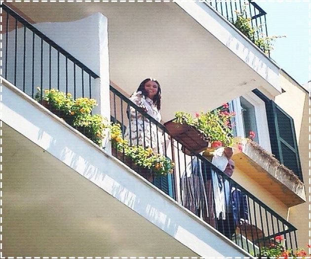 tumblr_n8ytmiHMKb1r81g3ao4_1280 - xX_Waving to her fans from her balcony in Italy