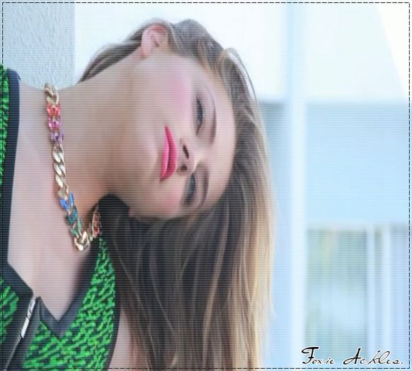 ♡❧`⇒.; -tresare când îl aude, se întoarce spre el și-i zâmbește- mă acomodez cu casa, tu :3 ?