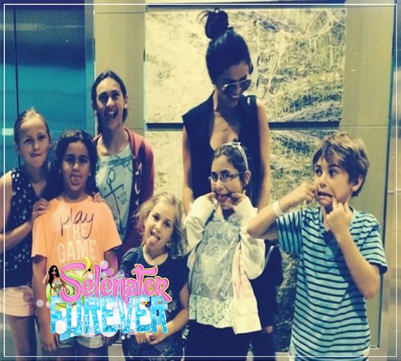 ❥ ------------------------------- - x - Instagram Pics with Selena - x7