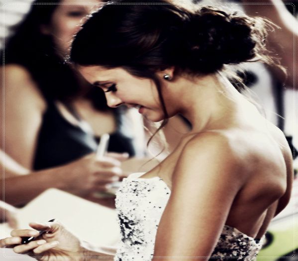 》click *fuge dupa el si sare la el in carca*; Haii mey ;O3 te-ai suparat? ;( *isi rezeama barbia de umarul lui* =))) #tyler
