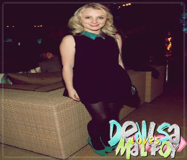 ┊deɴιι┊dar m-ai impresionat maxim, doar ştii. =)) (cl); am auzit că fotbaliştii o au mare, e adevărat? =)))))))))) ¤se uită la el cu o faţă de pr;oastă gen Tonciu¤
