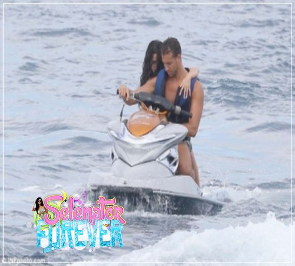  - x - SG - 22-07-2014 - Andando de jet-ski e parapente em St Tropez