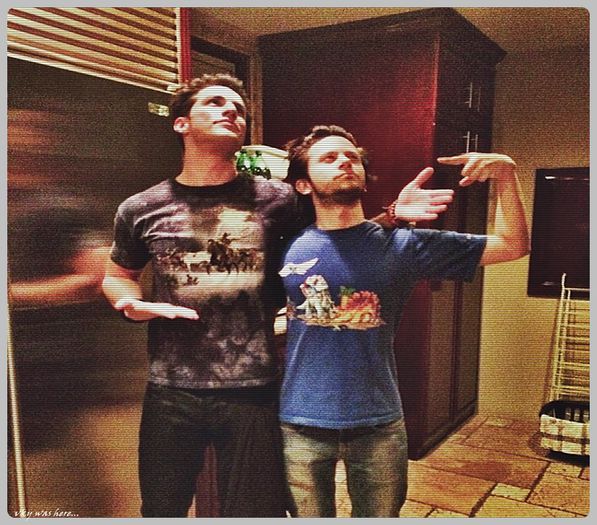 #► Nu vreau sa mi`o lungeasca ca pe jeleu=)))))#steff |se uita la #Elijah si rade| - here - episode 24 - done