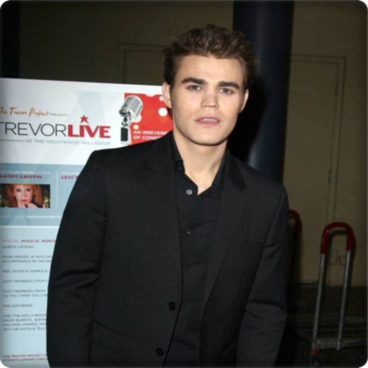 Asa e :)) #tyler ; *il cuprinde de spate pe Elijah si CLICKK*; Oh tu draga, Ilinna Balerinna *danseaza cu el balet* :)))))
