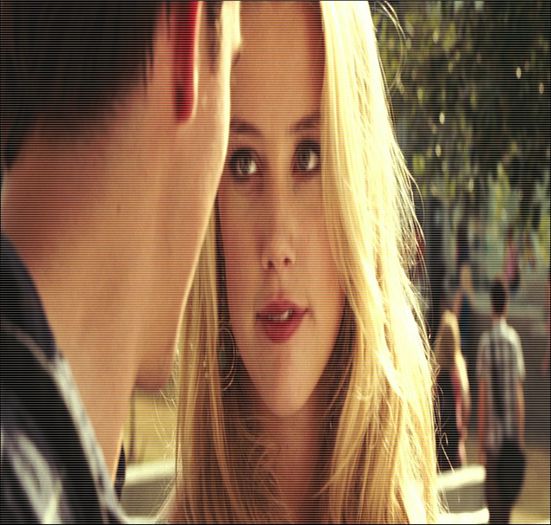 ♡❧`⇒.; eu ;;) #Dylan. -se duce lângă Adda- vai fată :o chiar că-s urâte =))).