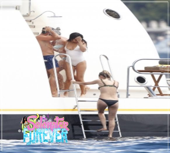  - x - SG - 23-07-2014 - Passeando de iate com amigos em St Tropez