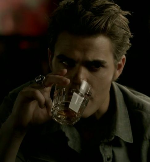 [ click ] *bea si ii curge o lacrima in paharul de whiskey* De vir;gina ce e.:))))))) - here - episode 24 - done