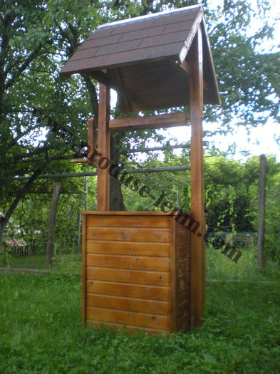 DSCN8375 - 18 Fantana din lemn pentru gradina