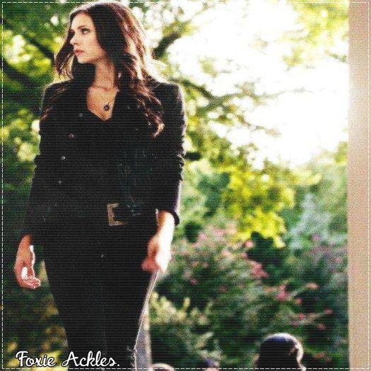 ♡❧`⇒.; ioi, de când n-am mai dat pe aici :o =)) -se aruncă pe canapea-.