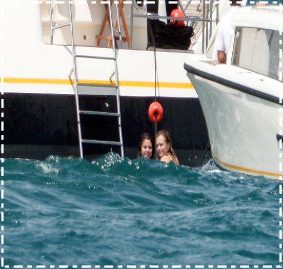  - xz - On - a - yacht-with - Cara - Dele vigne - and - friends-in - ST x x x x x