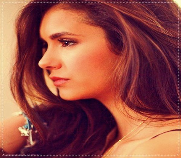 》 *coboara, se uita in jur si se pune pe canapea*