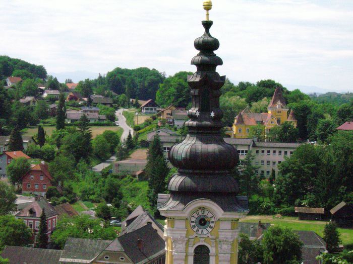 Neues Bild- panorama   de  la  mausoleul  EHRENHAUS  ! - din  loc  in  loc
