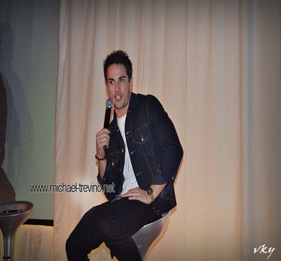 #► Geloasa mica... Si stiu...; > |ii duce mainile la ea pe fu;;nd|